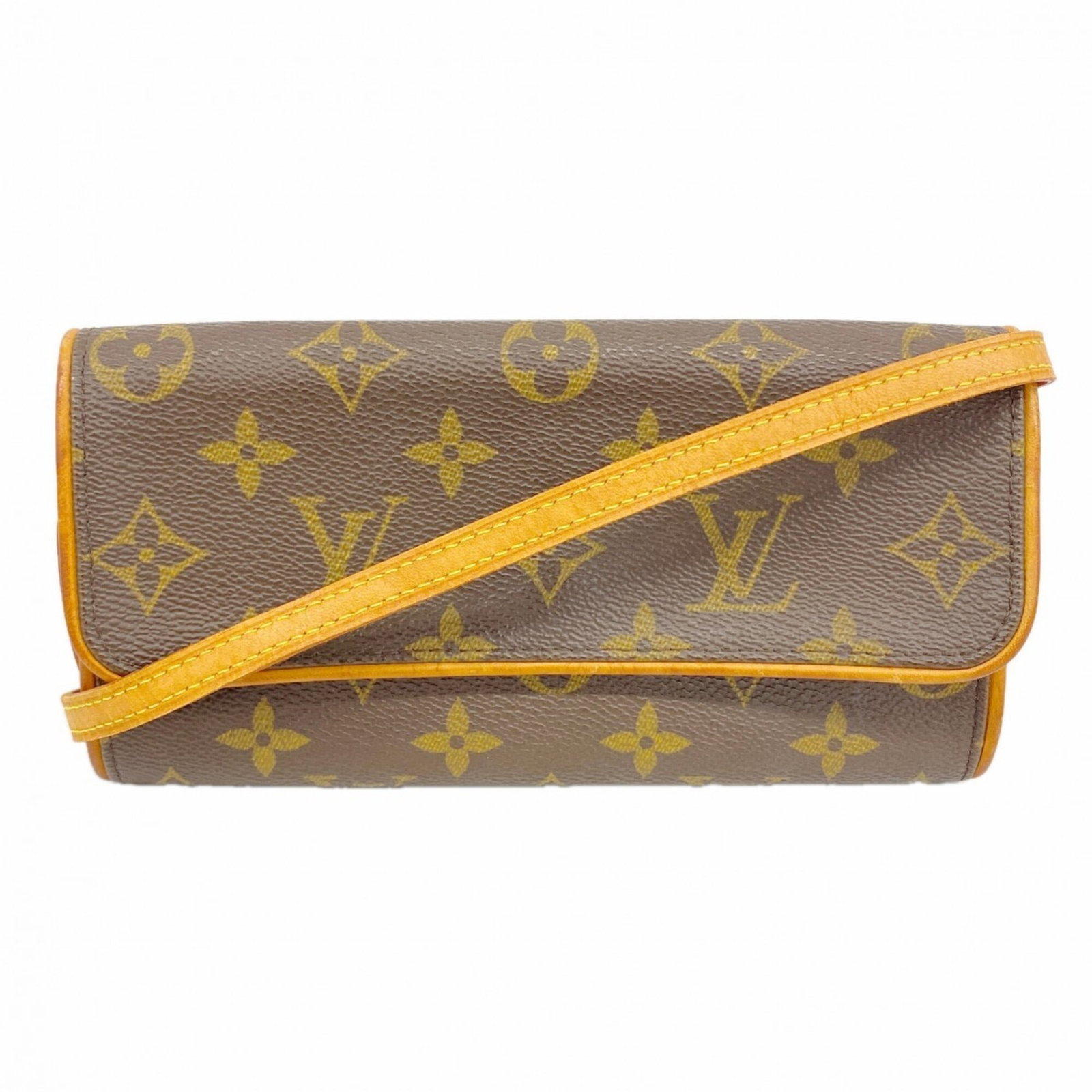 Shoulder bag from Louis Vuitton: Shoulder bag from Louis Vuitton Brown Louis Vuitton shoulder bag with dimensions 10cm x 19cm x 3cm. This stylish bag features the classic design and craftsmanship that Louis Vuitton is renowned for, w