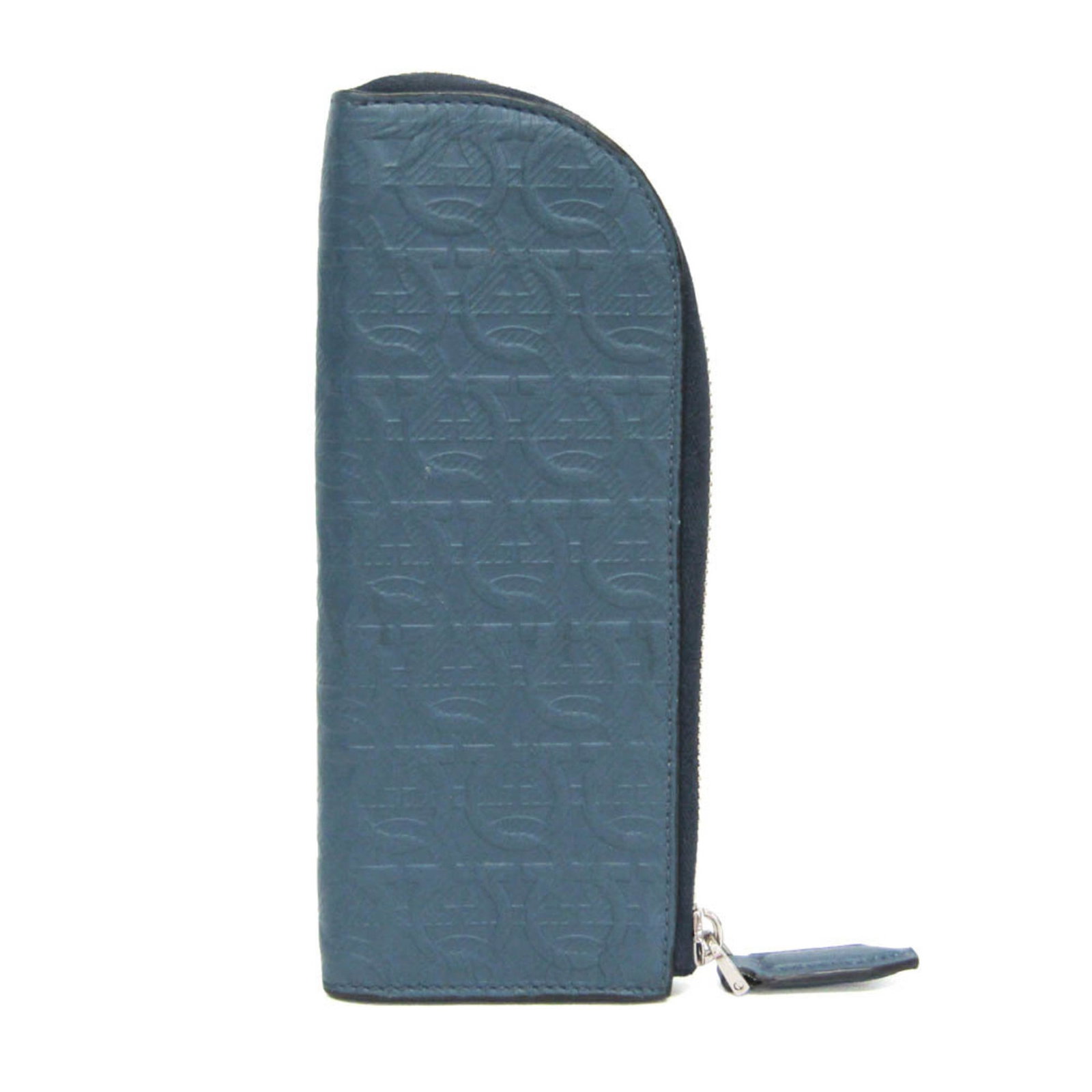 Ferragamo Salvatore Leather Pen Case: Ferragamo Salvatore Leather Pen Case The Salvatore Ferragamo Gancini Leather Pen Case features sleek, blue leather construction with a sturdy zipper closure. Measuring 20cm x 8cm x 1cm, it provides a 