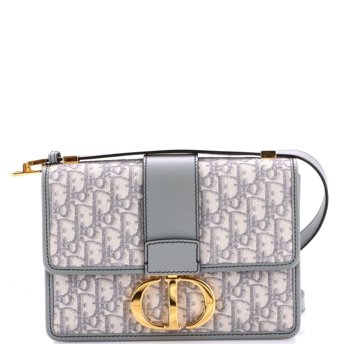 Christian Dior 30 Montaigne Flap Bag Oblique Canvas: Christian Dior 30 Montaigne Flap Bag Oblique Canvas The Christian Dior 30 Montaigne Flap Bag Oblique Canvas boasts a sleek gray canvas exterior with subtle oblique design elements. Measuring