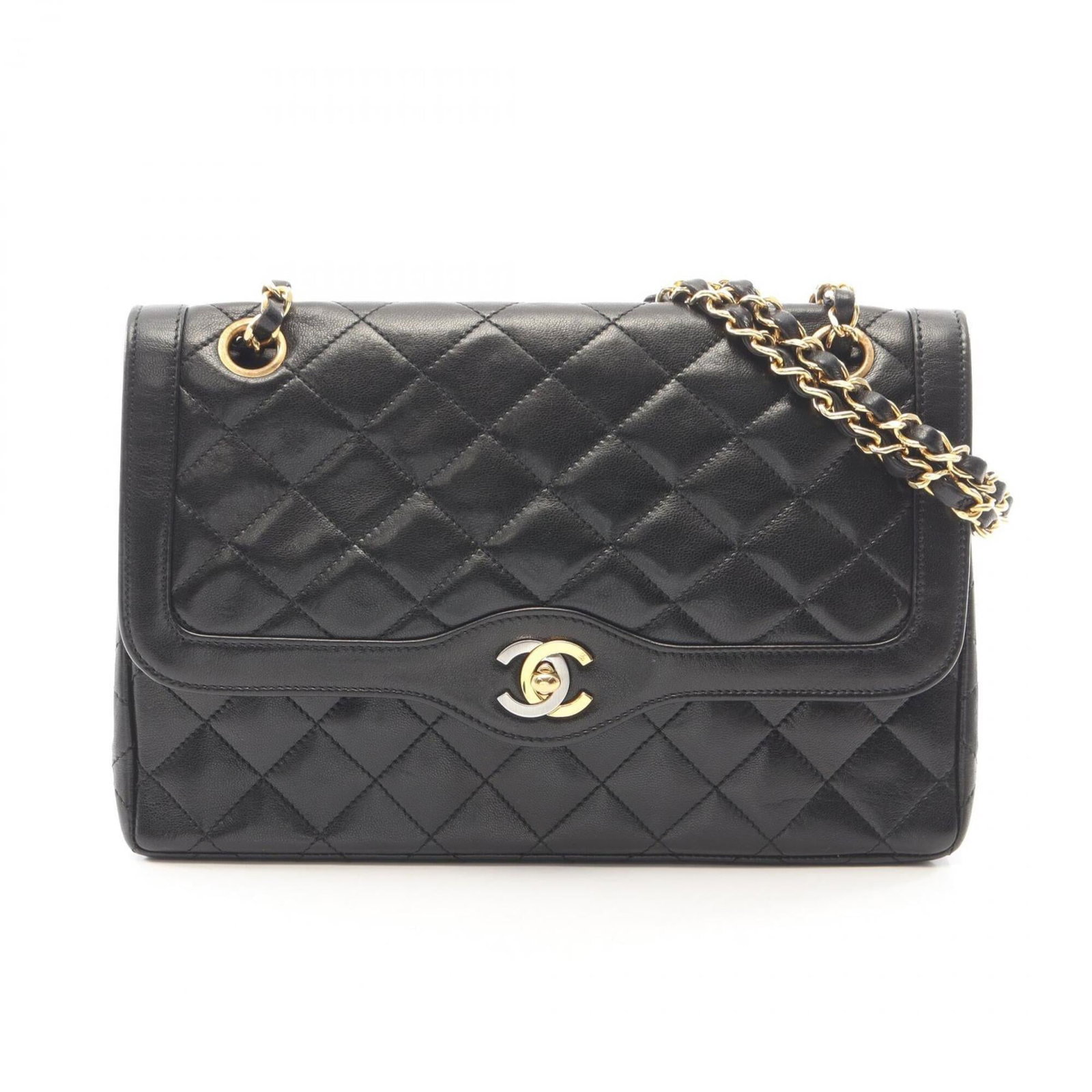 Chanel Handbag Shoulder Bag Leather: Chanel Handbag Shoulder Bag Leather This sleek Chanel handbag shoulder bag boasts a stunning black lambskin exterior, perfectly crafted from high-quality leather. Measuring 17.5cm x 26.5cm x 6.5cm,