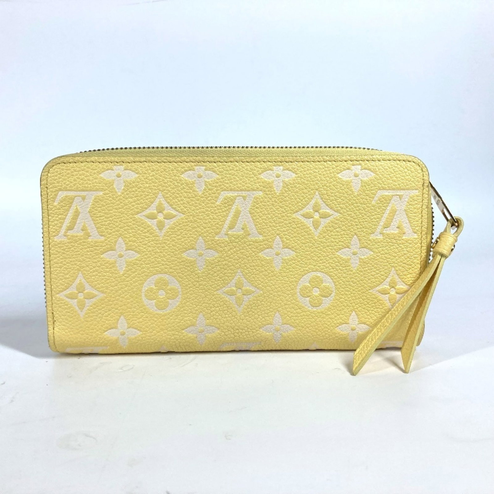 Louis Vuitton Long Wallet (Bi-Fold) Monogram Empreinte: Louis Vuitton Long Wallet (Bi-Fold) Monogram Empreinte Monogram Empreinte pattern adds a touch of elegance to this Louis Vuitton bi-fold wallet, featuring a classic yellow hue. Measuring 10cm x