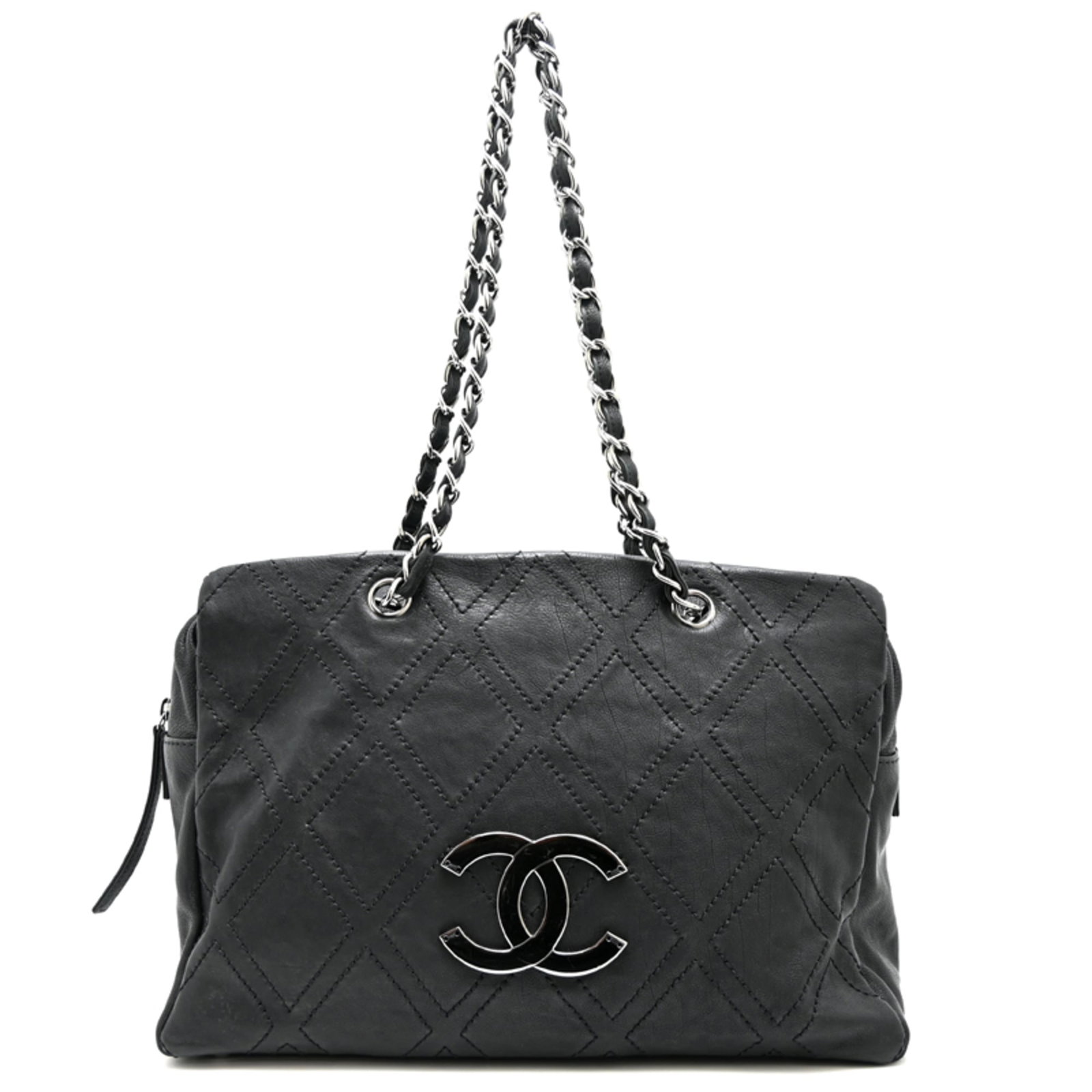 Shoulder Bag Leather Chanel: Shoulder Bag Leather Chanel Black leather shoulder bag from Chanel, made in France with dimensions of 20cm x 30cm x 14cm. This classic design features high-quality leather construction and a timeless
