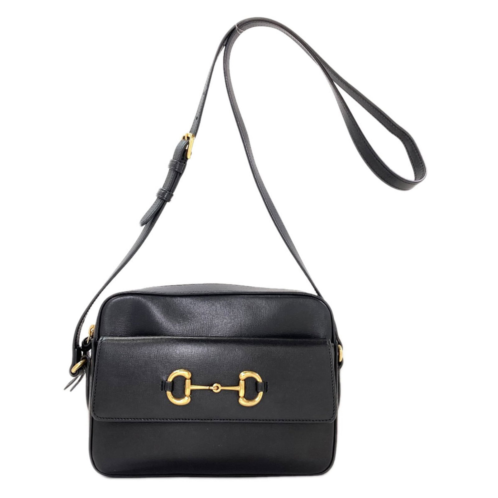Gucci Shoulder Bag Leather: Gucci Shoulder Bag Leather This black Gucci leather shoulder bag features a classic Horsebit design and a sturdy zipper closure. Measuring 17cm x 22cm x 6cm, it has a spacious interior and adjustable