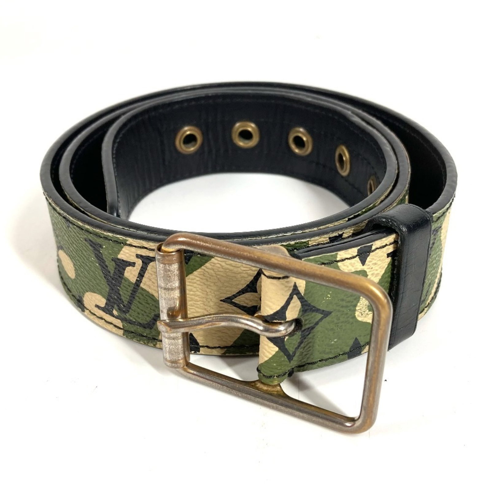 Louis Vuitton Standard Belt: Louis Vuitton Standard Belt Canvas khaki belt from Louis Vuitton, made in France with a standard design. Measuring 103cm in length, this classic style features the iconic monogram pattern on its