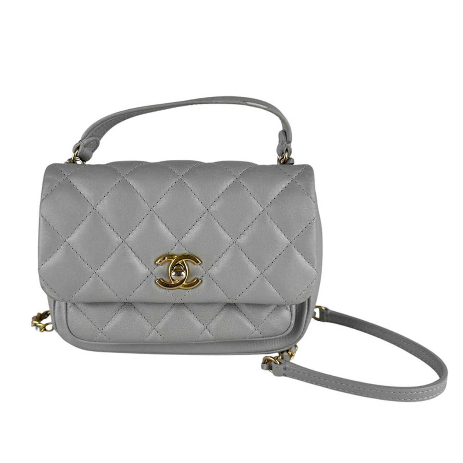 Shoulder Bag Leather Chanel: Shoulder Bag Leather Chanel Gray leather shoulder bag from Chanel, Italy. Made with high-quality leather and measuring 13cm x 18cm x 4cm, this stylish accessory features a classic design. Perfect for 