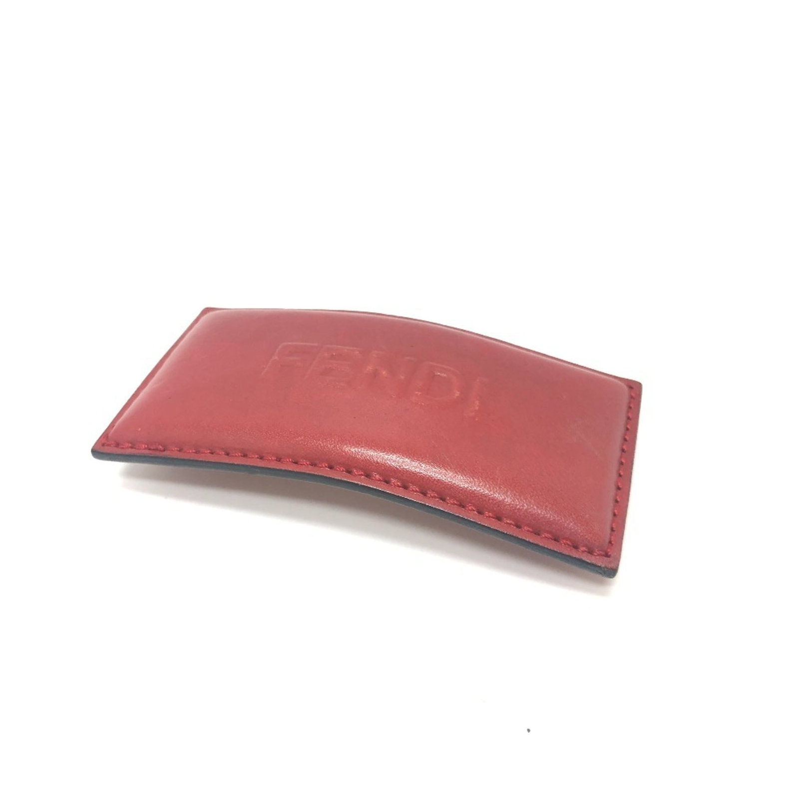 Fendi leather barrette: Fendi leather barrette The Fendi leather barrette boasts a striking red color and sleek design, showcasing the luxury of high-quality leather craftsmanship. Measuring 9.5cm x 4.8cm, it presents a comp