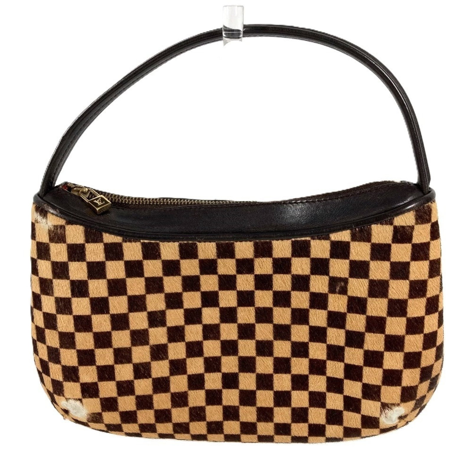 Pouch Handbag Leather Vuitton Louis: Pouch Handbag Leather Vuitton Louis Brown Harako leather Louis Vuitton Taiga pouch handbag from Italy, measuring 14cm x 21.5cm / 5.51'' x 8.46''. This stylish and compact bag features the iconic Louis