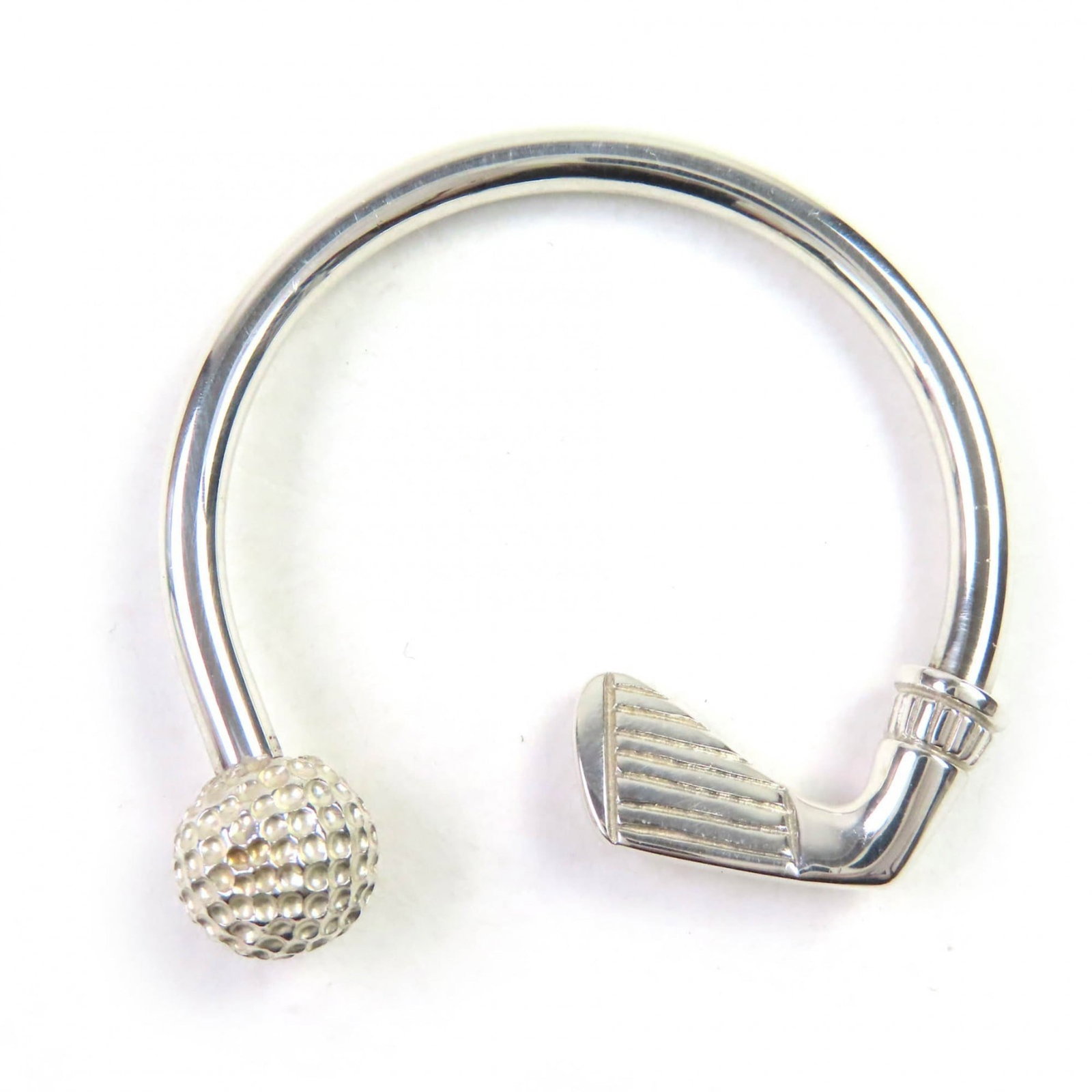Tiffany silver keyring 925: Tiffany silver keyring 925 Silver keyring with a Tiffany hallmark, made from sterling silver (925). This elegant keychain measures 3.5cm x 3.5cm and features the iconic Tiffany brand. Item Specifics: 