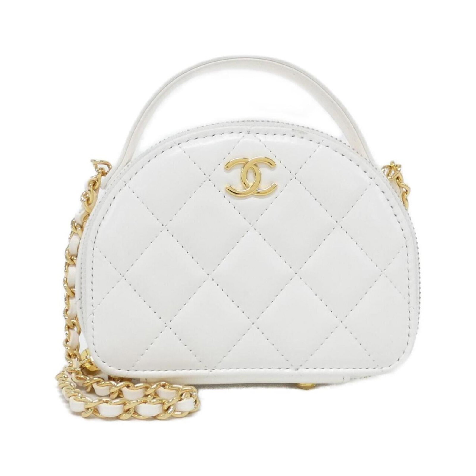 Shoulder Bag Leather Chanel: Shoulder Bag Leather Chanel White lamb leather shoulder bag with gold hardware, a classic Chanel design. Made from high-quality materials, this timeless piece features clean lines and a sleek silhouet