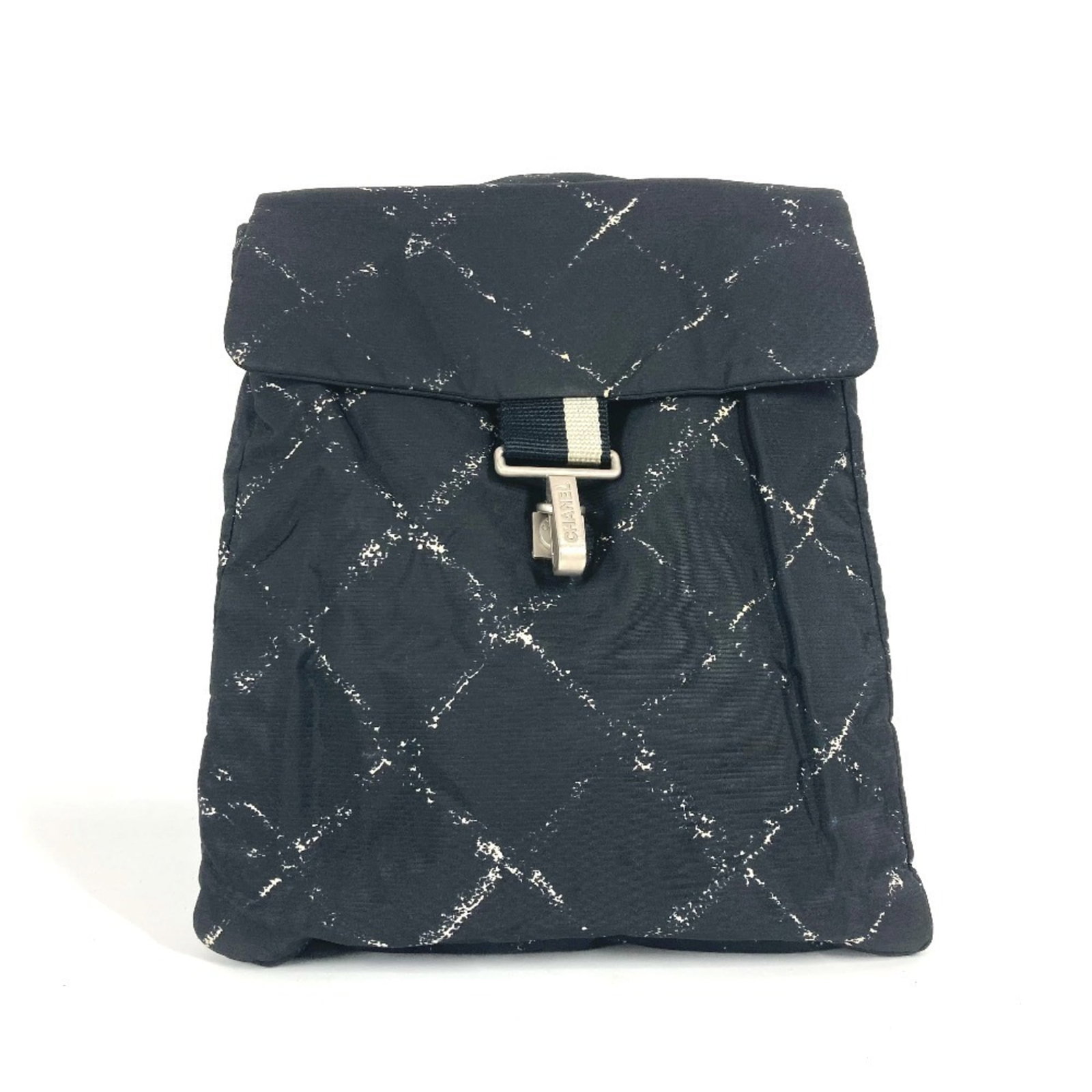 Nylon Backpack Chanel: Nylon Backpack Chanel Black Nylon Backpack with Guarantee Card. This Chanel backpack features a classic design and durable nylon material, measuring 33cm x 26cm x 6.5cm. A guarantee card accompanies