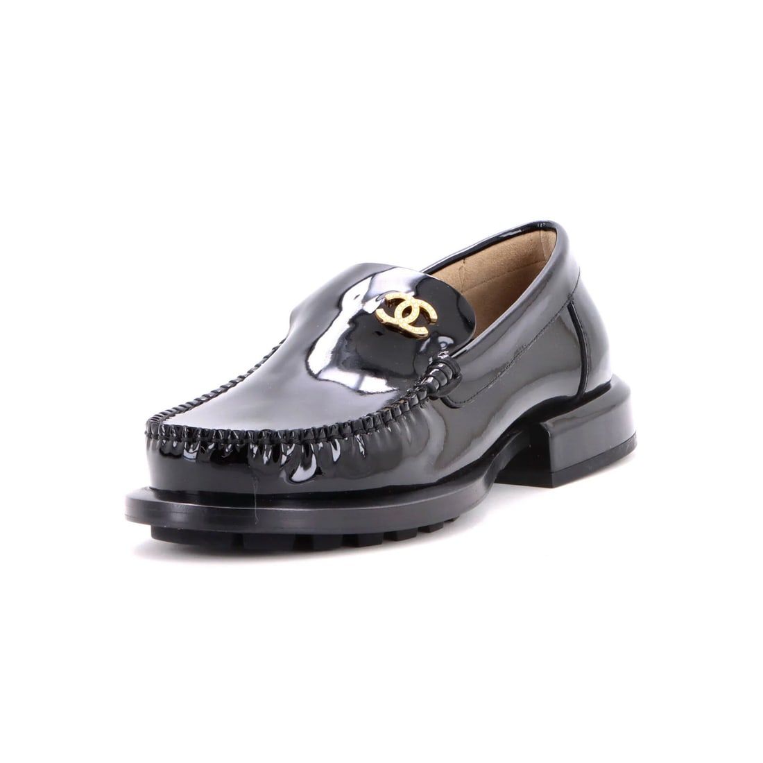 Women's Pearly CC Patent Loafers by Chanel: Women's Pearly CC Patent Loafers by Chanel Pristine black patent leather loafers with faux pearl accents, featuring gold hardware and a classic design. Made in the US size 6 (US(W) 6), IT 36, from ren
