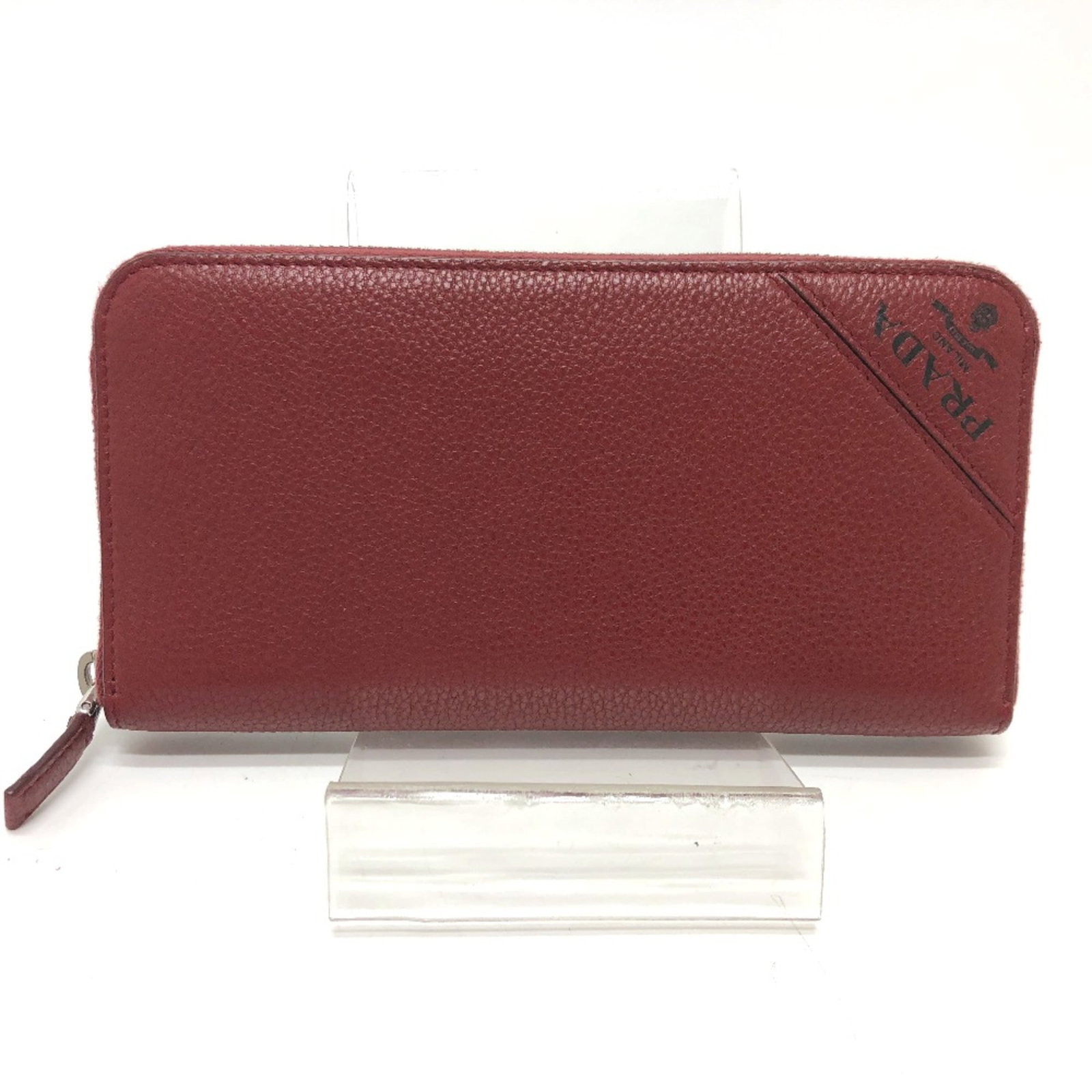 Prada Long Wallet (Bi-Fold) Leather: Prada Long Wallet (Bi-Fold) Leather Red Prada Long Wallet (Bi-Fold) Leather, measuring W20cmxH10.5cmxD2cm/W7.9xH4.1xD0.8inch, features a classic bi-fold design and premium leather construction. The