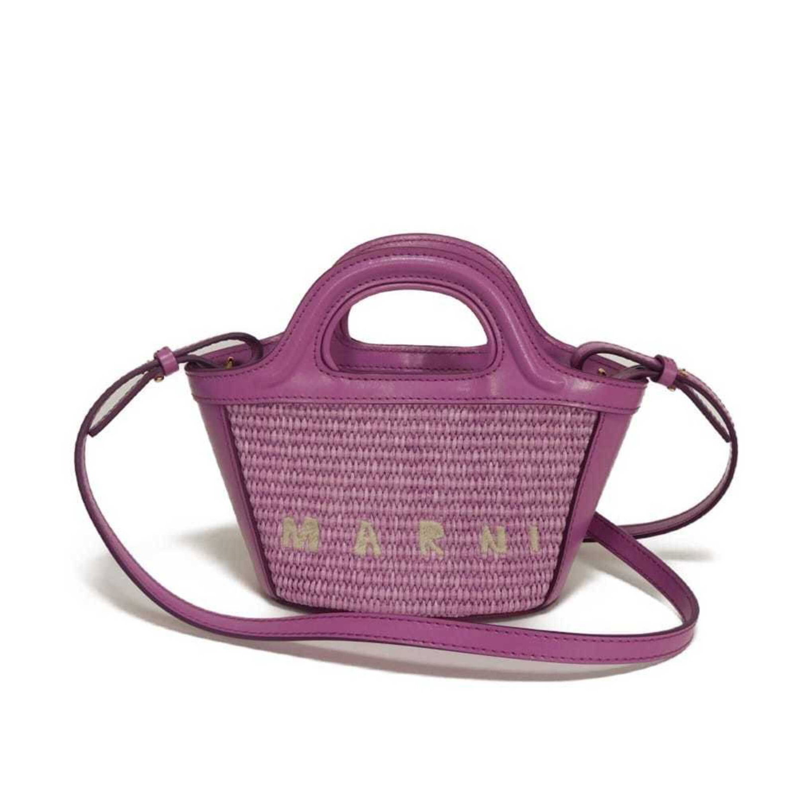 Marni Handbag Cotton Leather Shoulder Bag: Marni Handbag Cotton Leather Shoulder Bag The Marni Handbag Cotton Leather Shoulder Bag boasts a unique combination of cotton and leather materials, showcasing the brand's signature blend of textures.