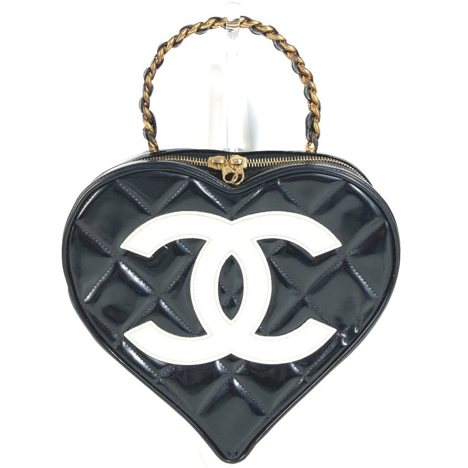 Vanity Handbag Chanel: Vanity Handbag Chanel This black and white Chanel vanity handbag features a sleek design with dimensions of 20cm x 22cm x 7cm. Made in France, it boasts a classic style that exudes timeless elegance.