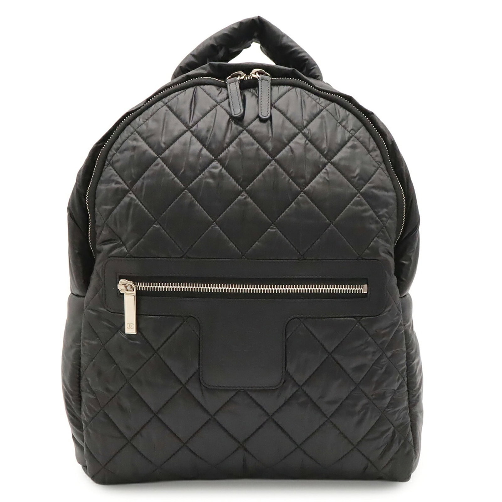 Chanel Backpack Quilting: Chanel Backpack Quilting Black and Bordeaux quilting details add depth to the sleek design of this Chanel backpack, creating a unique and stylish piece. The compact size, measuring 35cm x 29cm x
