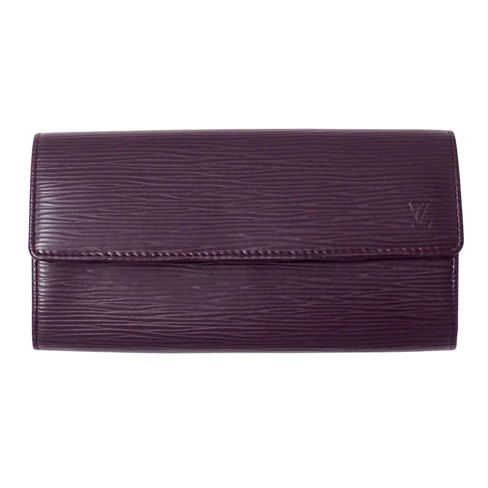 Epi Leather Bi Fold Wallet Louis Vuitton: Epi Leather Bi Fold Wallet Louis Vuitton Epi leather provides a rich, luxurious feel to this bi-fold wallet from Louis Vuitton. Measuring 10cm x 19cm x 3cm, it features the iconic Cassis color and is