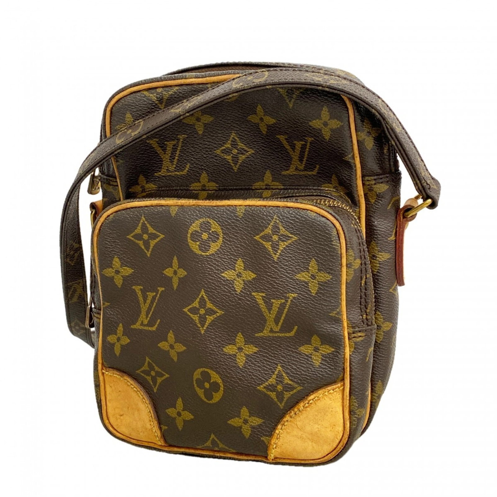 Shoulder bag from Louis Vuitton: Shoulder bag from Louis Vuitton Brown Louis Vuitton shoulder bag with classic design and signature monogram pattern. Measuring 21cm x 15cm x 9cm, it offers a stylish and compact way to carry