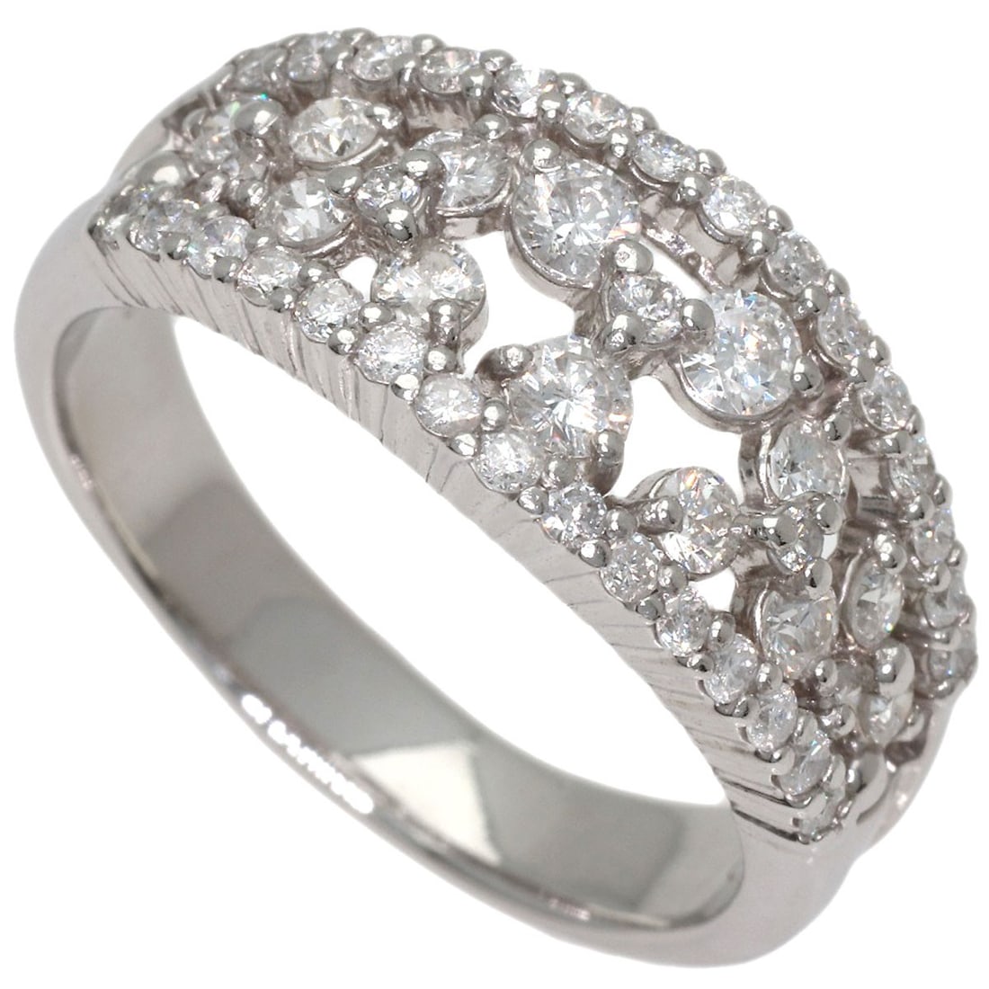 1Ct Diamond Ring Platinum Pt900 7.6G: 1Ct Diamond Ring Platinum Pt900 7.6G 1ct Diamond Ring in Platinum PT900, featuring a stunning silver-toned diamond set within a sleek platinum band. The ring's silver metal exterior adds a touch of mo