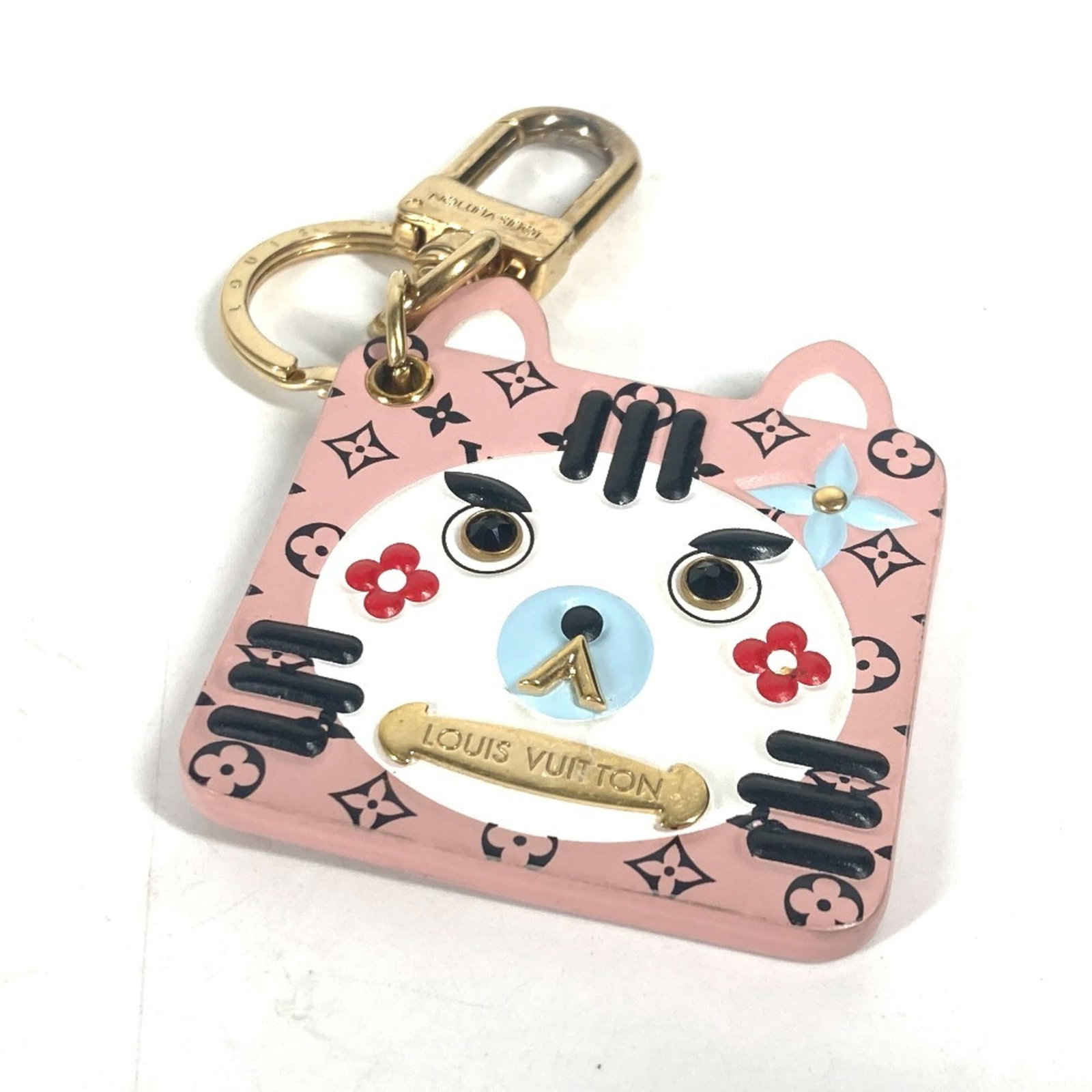 Keyring Leather Louis Vuitton: Keyring Leather Louis Vuitton Keyring Leather Louis Vuitton bears the signature CX0139 and comes with its original box and dust bag, adding to its luxury appeal. Made from high-quality leather, this s