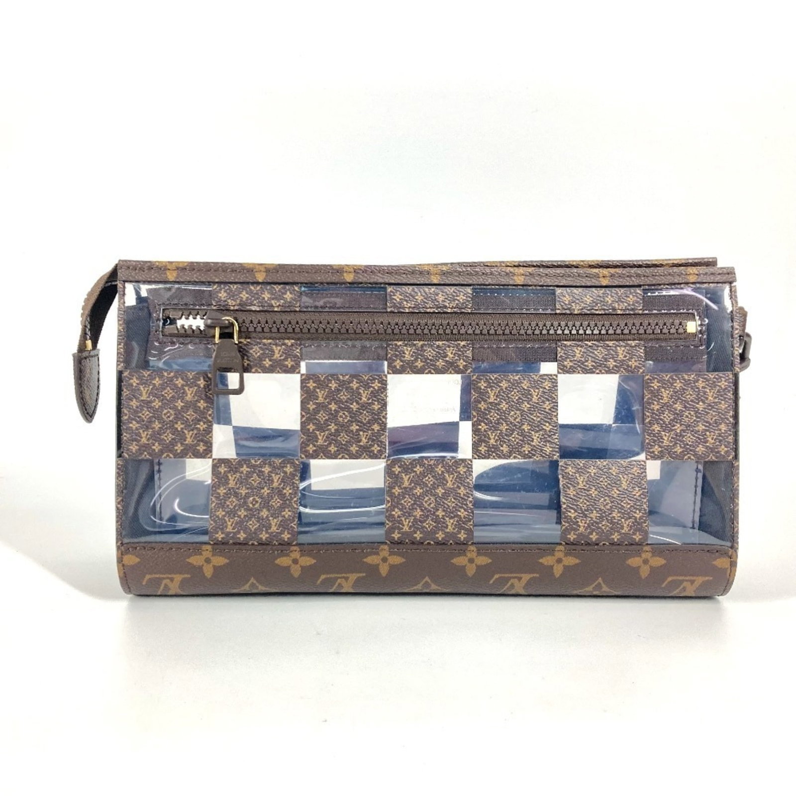 Louis Vuitton Clutch Bag Pouch Monogram Vinyl: Louis Vuitton Clutch Bag Pouch Monogram Vinyl Brown, Damier Canvas, and Monogram details adorn this Louis Vuitton Clutch Bag Pouch in vinyl. The bag features a zipper closure and measures 16cm x 28.5c