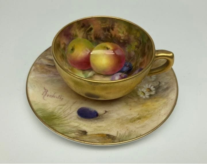 Fruit Cup Saucer Painted Handpainted Collectible 22K Royal Antique: Fruit Cup Saucer Painted Handpainted Collectible 22K Royal Antique Item Specifics: Origin: NA Number Of Items In Set: NA Shape: NA Signed By: NA Occasion: NA Keeps Cold For: NA Vintage: NA Keeps Hot F