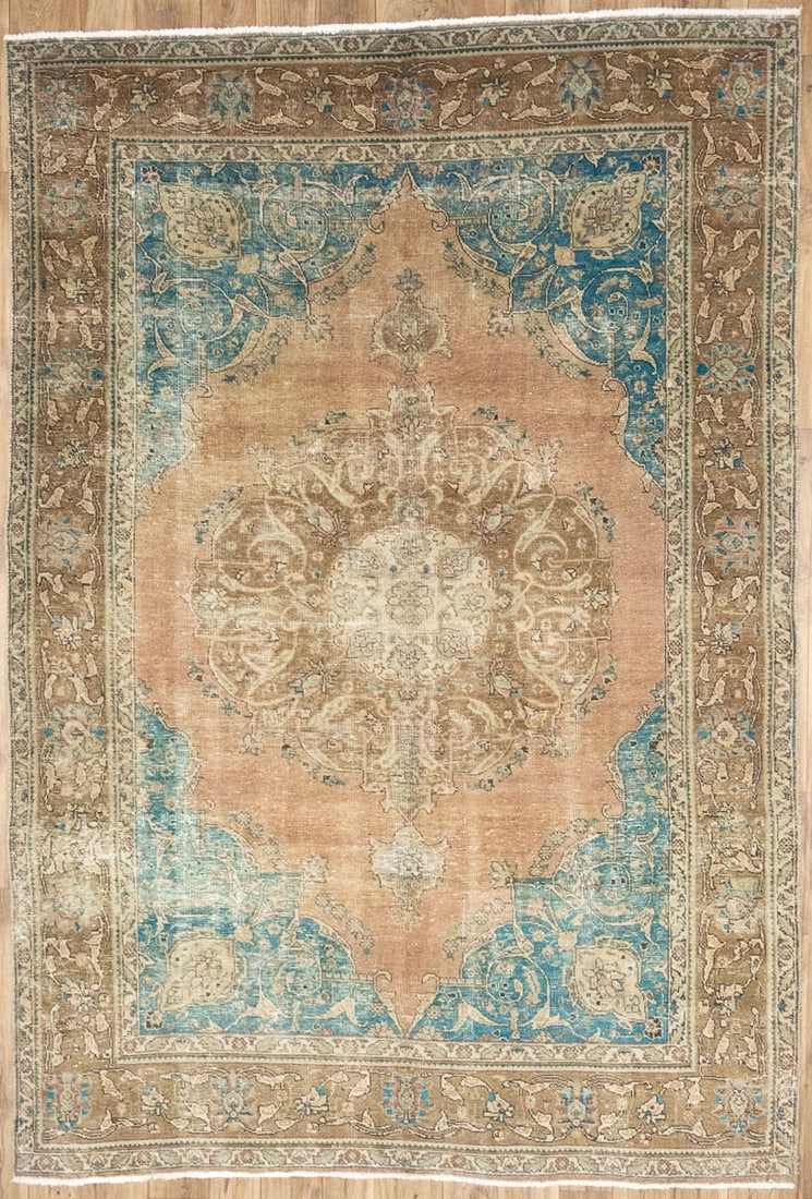 Semi-Antique Distressed Floral Muted Oriental Rug Dining Room Carpet 7X10 Ft Hand-Knotted: Semi-Antique Distressed Floral Muted Oriental Rug Dining Room Carpet 7X10 Ft Hand-Knotted Hand-knotted in wool, this semi-antique distressed floral rug boasts a rich, muted color palette featuring rus
