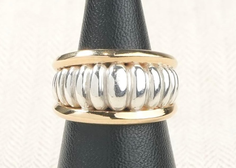Twist 18k Gold Sterling Silver Wide Two Tone Vintage US Ring EU 5: Twist 18k Gold Sterling Silver Wide Two Tone Vintage US Ring EU 5 Item Specifics: Shape: Round Occasion: Anniversary Birthday Christmas Engagement Graduation Mother's Day Valentine's Day Wedding Signe
