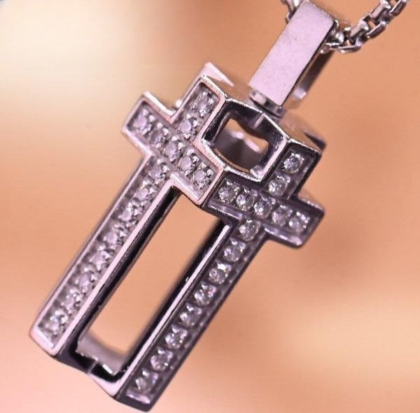 Roger Dubuis Follow Me Full Diamond Cross 18k White Gold Pendant Necklace: Roger Dubuis Follow Me Full Diamond Cross 18k White Gold Pendant Necklace Item Specifics: Pendant Shape: Cross Main Stone Creation: Natural Occasion: Anniversary Birthday Christening Christmas Engagem