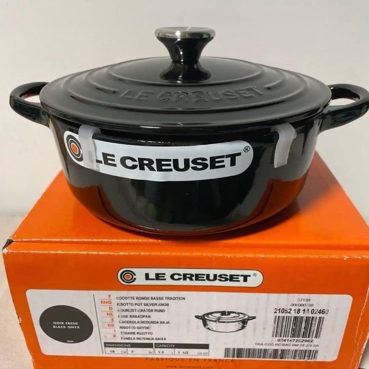 Le Creuset Risotto Pot Black Onyx Cast Iron 7.1in Silver Knob New Noir Cookware: Le Creuset Risotto Pot Black Onyx Cast Iron 7.1in Silver Knob New Noir Cookware Item Specifics: Stove Type Compatibility: Induction Electric Gas Shape: Round Color: Black Onyx Noir Type Of Oven: Induc
