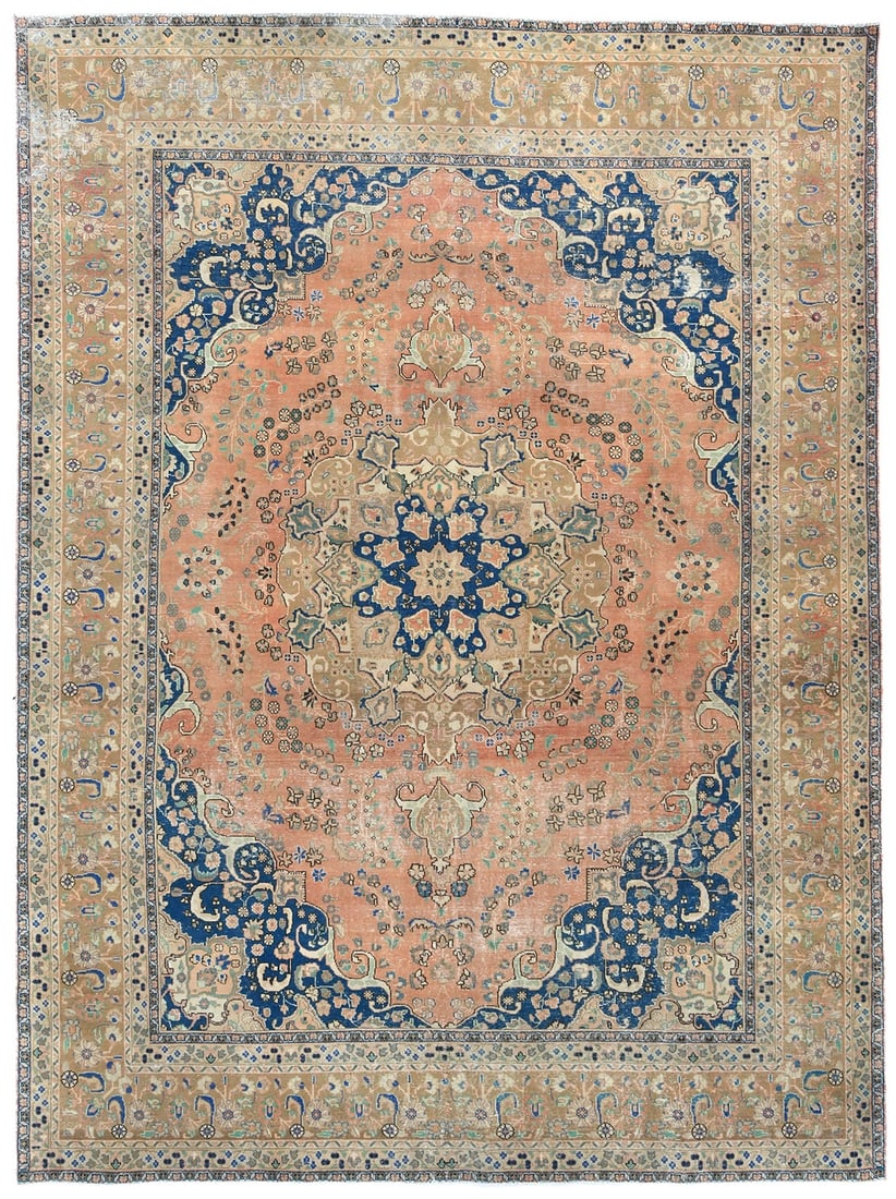 9X12 Vintage Stone-Washed Handmade Wool Oriental Rug Distressed Floral Carpet Hand-Knotted: 9X12 Vintage Stone-Washed Handmade Wool Oriental Rug Distressed Floral Carpet Hand-Knotted Hand-knotted in traditional style, this vintage stone-washed wool Oriental rug boasts a beautiful floral patt