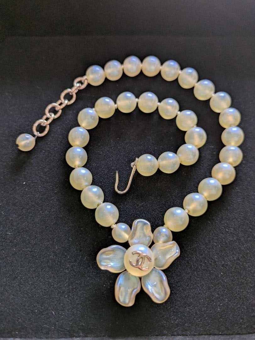 Coco Chanel CC Necklace Motif Flower Vintage Aurora Pendant Gripoix (1 of 7)
