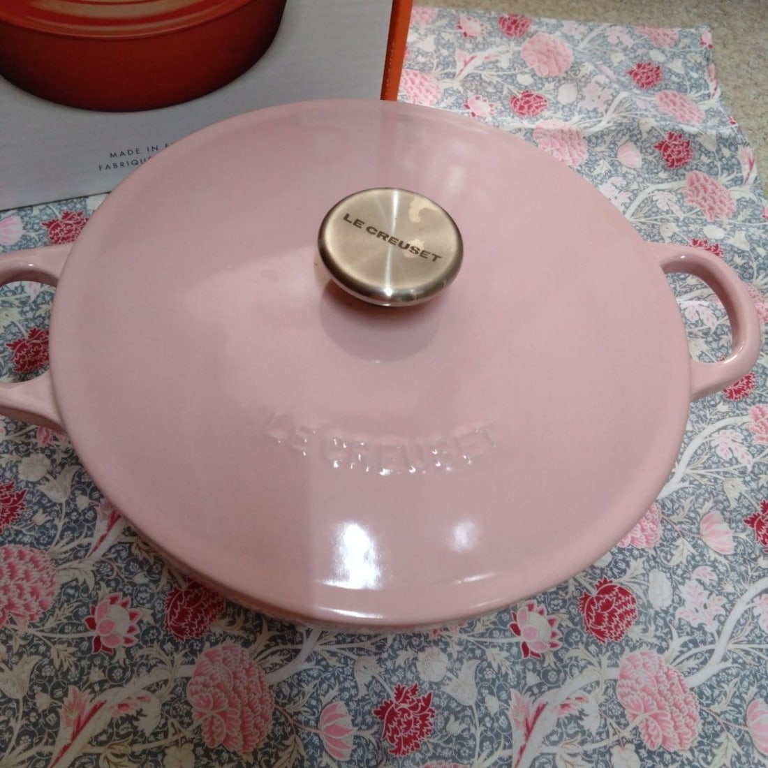 Le Creuset Marmite 22cm 2.6L Shell Pink Soup Pot Enamel Cast Iron Black Matte (1 of 3)