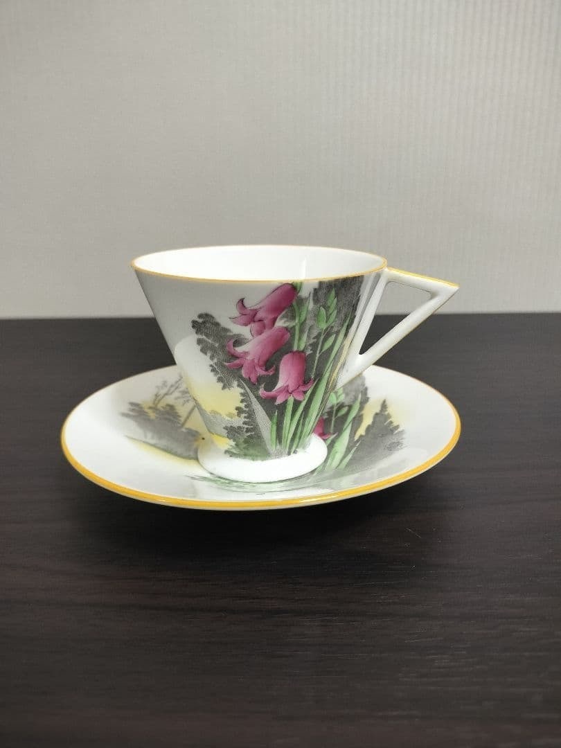 Collectible England Saucer Pattern Flower Bone China Vogue Deco Art: Collectible England Saucer Pattern Flower Bone China Vogue Deco Art Item Specifics: Origin: NA Number Of Items In Set: NA Shape: NA Signed By: NA Occasion: NA Keeps Cold For: NA Vintage: NA Keeps Hot 
