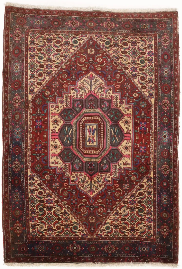 Vintage 3'4X5'8 Handmade Oriental Rug Geometric Floral Plush Design Carpet Hand-Knotted: Vintage 3'4X5'8 Handmade Oriental Rug Geometric Floral Plush Design Carpet Hand-Knotted Hand-knotted in wool, this vintage Oriental rug boasts an intricate geometric floral design in muted colors. Wit