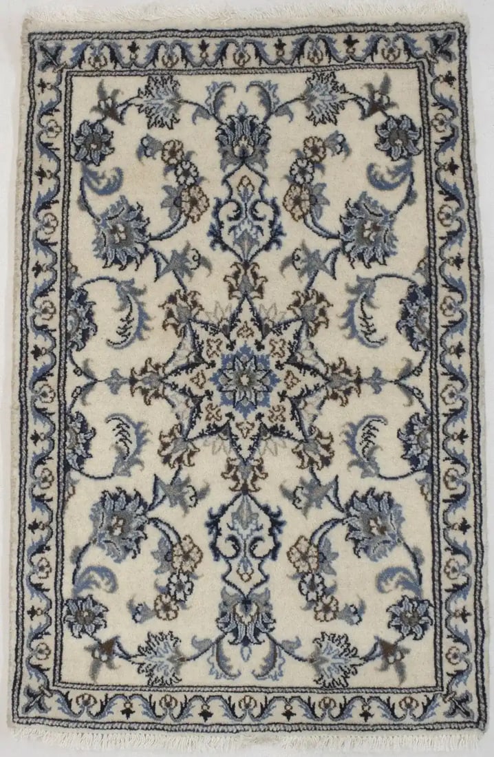 Small Entrance Traditional Thick Pile Area Rug Oriental Decor Carpet 2'6X4 Ft Hand-Knotted: Small Entrance Traditional Thick Pile Area Rug Oriental Decor Carpet 2'6X4 Ft Hand-Knotted Hand-knotted in wool, this traditional thick pile area rug boasts a modern floral pattern and cream/ivory col