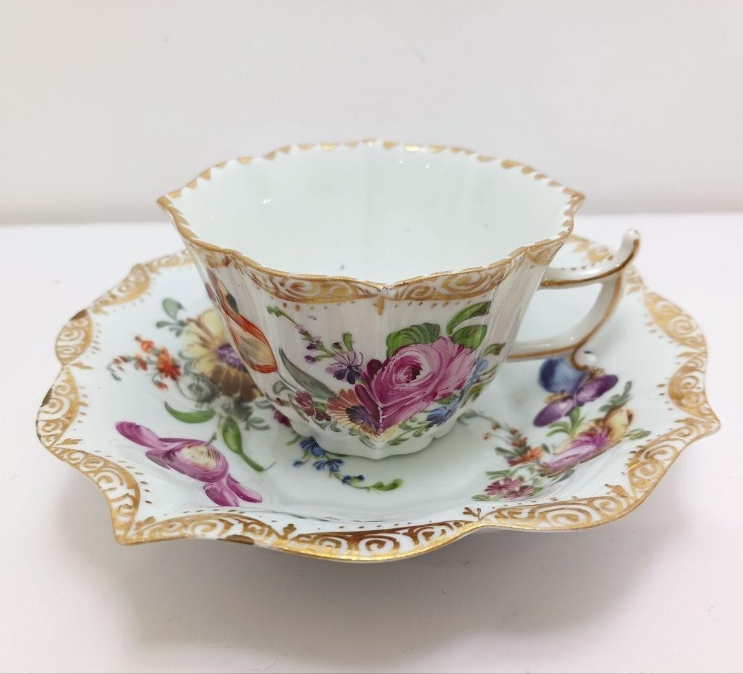Meissen Golt Flower Bouquet Cup Saucer Button Twin Swords Antique Collectible: Meissen Golt Flower Bouquet Cup Saucer Button Twin Swords Antique Collectible Item Specifics: Origin: NA Number Of Items In Set: NA Shape: NA Signed By: NA Occasion: NA Keeps Cold For: NA Vintage: NA 