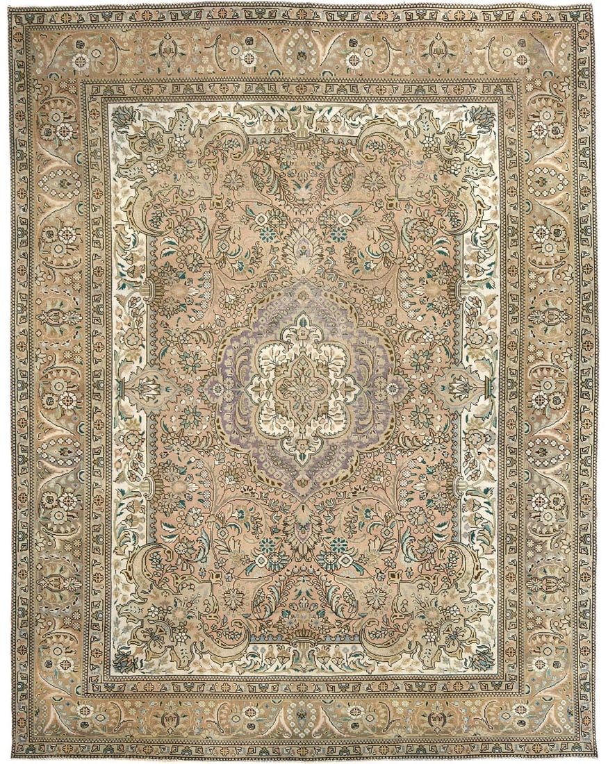 One-Of-A-Kind Distressed Vintage Oriental Rug 10X13 Ft Floral Medallion Carpet Hand-Knotted: One-Of-A-Kind Distressed Vintage Oriental Rug 10X13 Ft Floral Medallion Carpet Hand-Knotted Hand-knotted in wool, this 10x13 ft floral medallion carpet boasts a unique, distressed vintage look. Borne 
