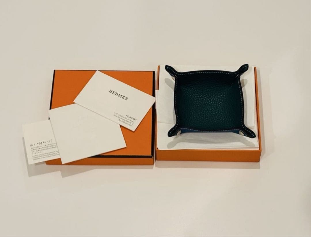 Punching logo tray accessory for green, blue French square Vidoposch Hermes: Punching logo tray accessory for green, blue French square Vidoposch Hermes Item Specifics: Color: Green Blue Material: Taurillon Clemence Metal: Taurillon Clemence Main Stone: No stone Brand: HERMES 