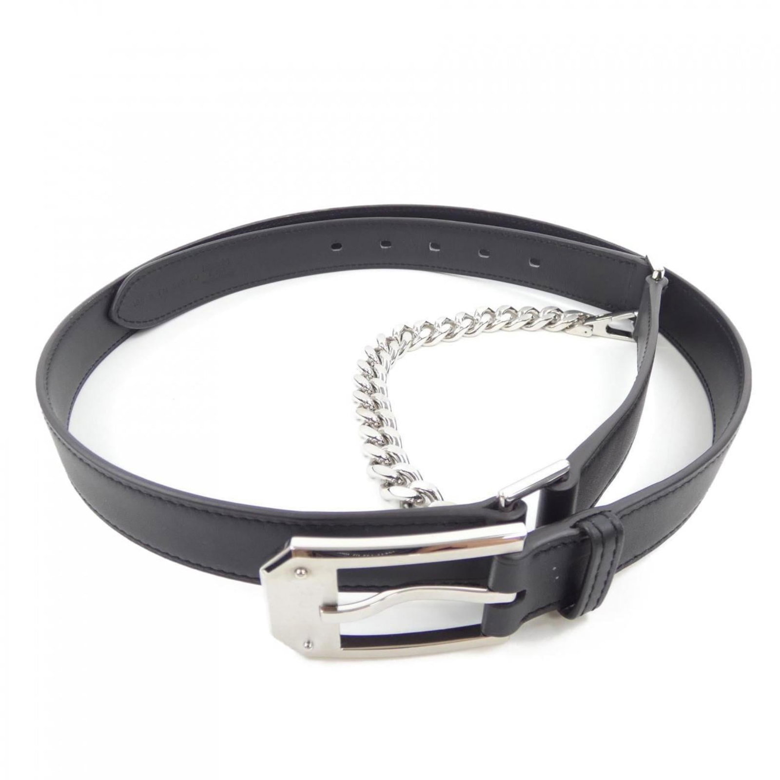 Hermes standard belt: Hermes standard belt Standard Hermes belt with sleek black finish, available in lengths of 95.5cm to 105.5cm for a customizable fit. This classic design features the iconic Herm?s logo and is crafted 