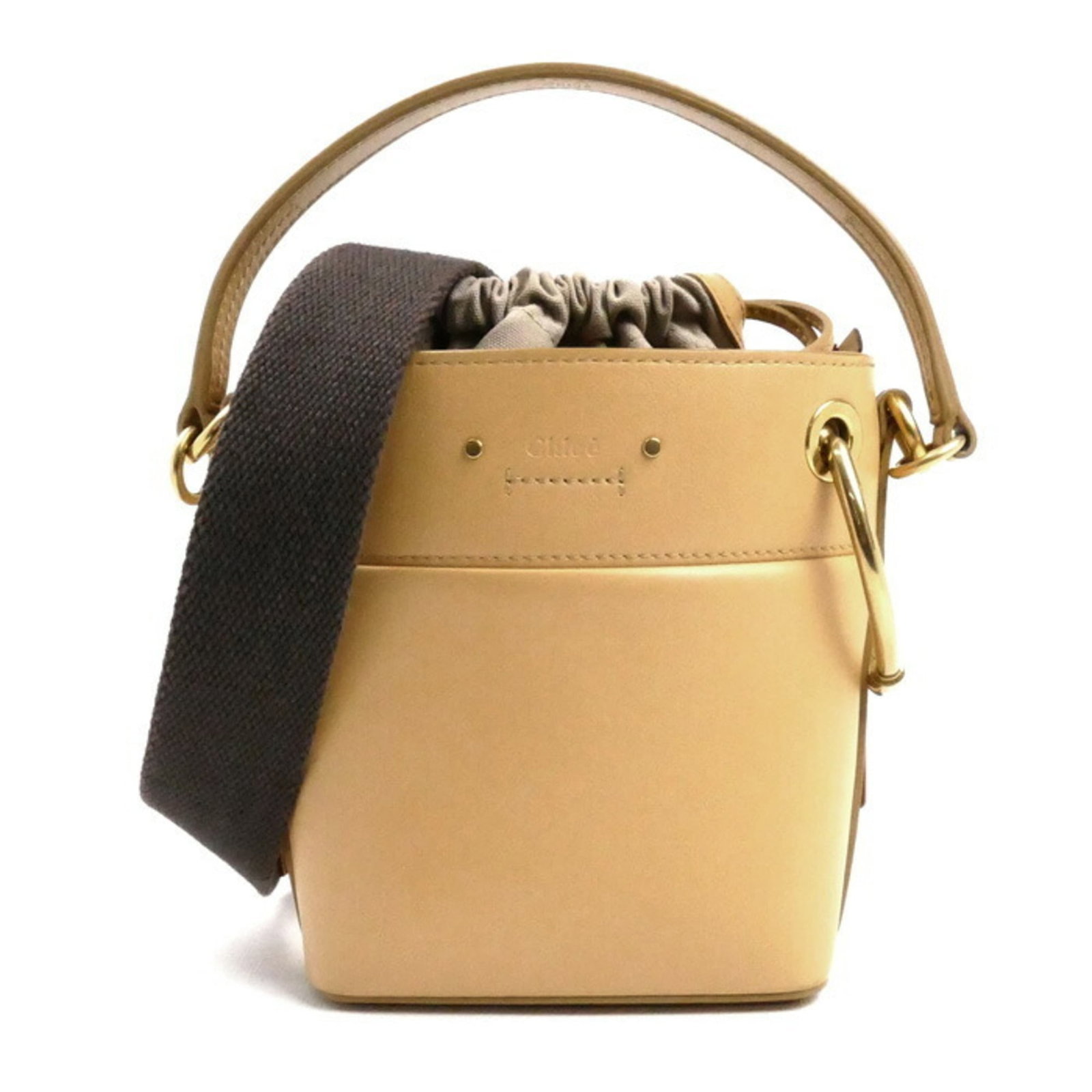 Shoulder bag of leather: Shoulder bag of leather The Chlo shoulder bag is crafted from high-quality leather, boasting a timeless beige color and elegant gold hardware. Featuring a spacious interior and adjustable strap