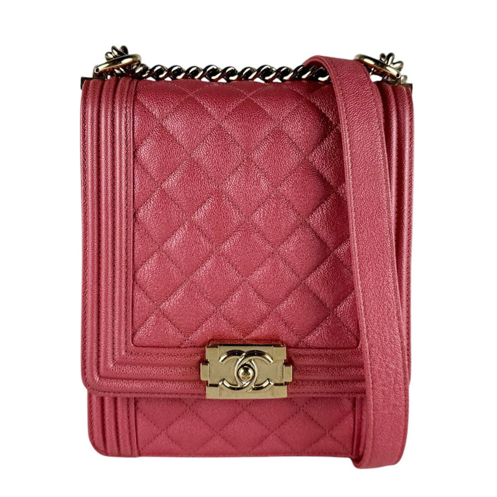 Leather Chanel Shoulder Bag: Leather Chanel Shoulder Bag Pink leather shoulder bag from Chanel, measuring 19cm x 16cm x 6cm. Made in Italy with high-quality leather construction, this stylish bag features a classic design that