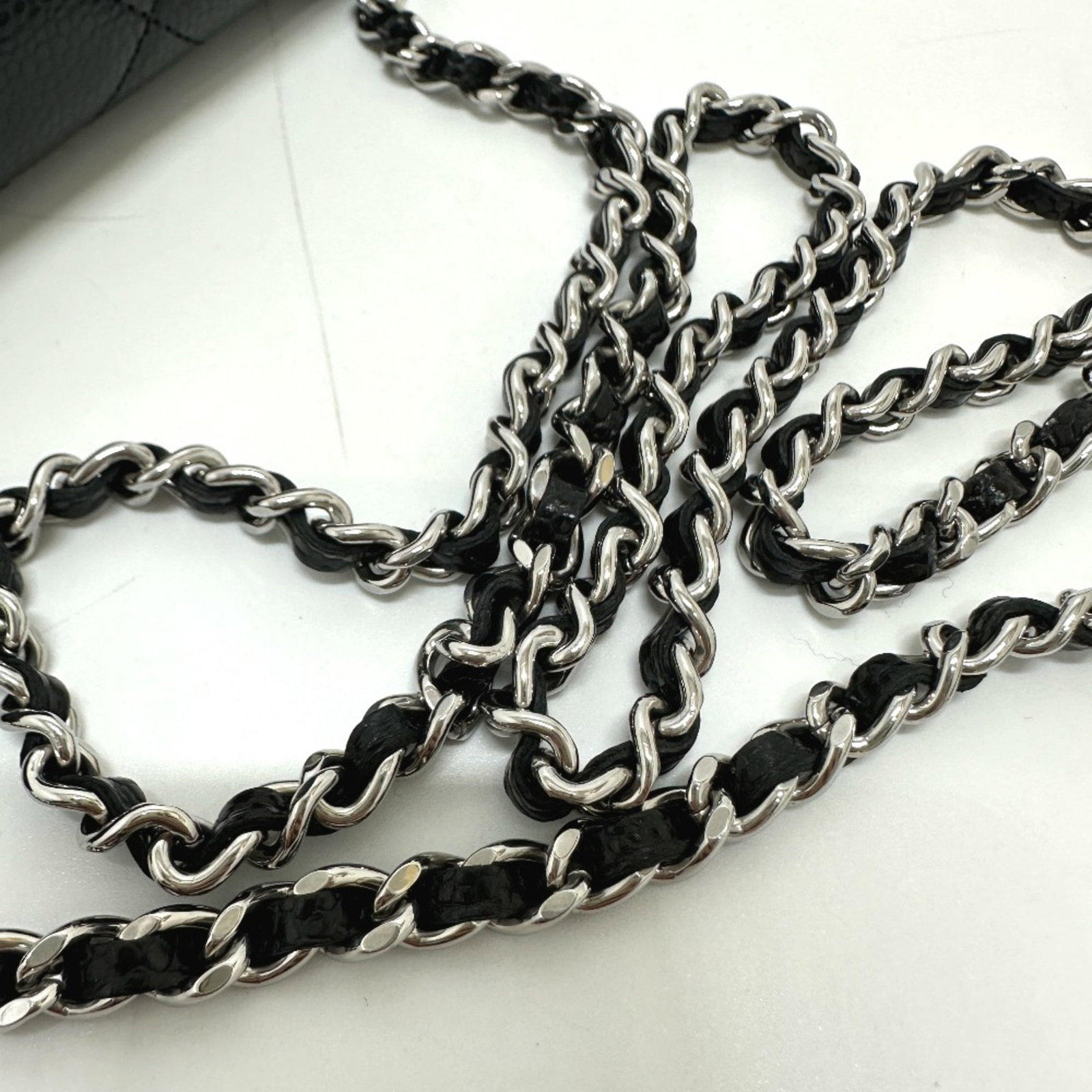 Caviar Leather Shoulder Bag Chanel - 6