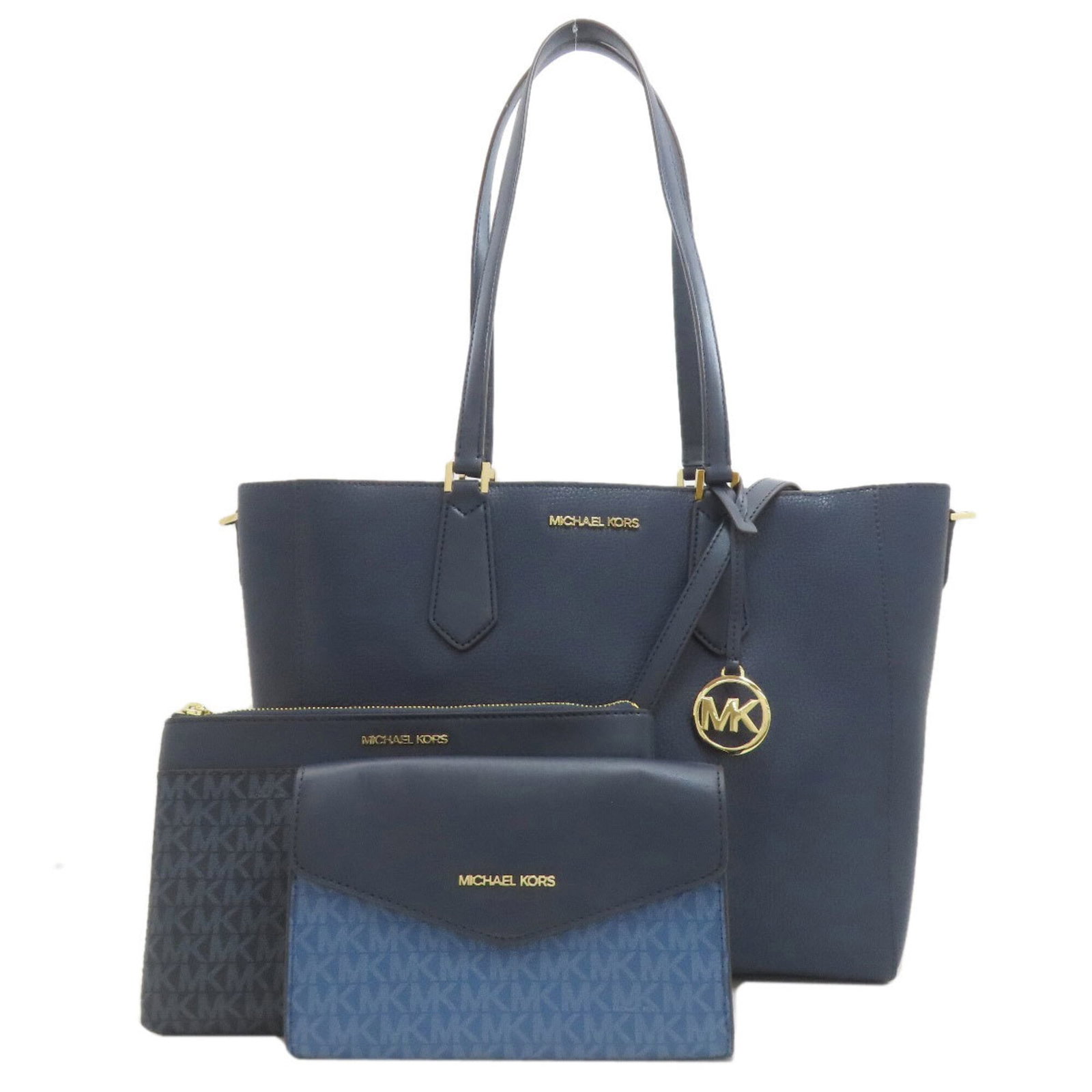 Michael Kors PVC Tote Bag: Michael Kors PVC Tote Bag Navy PVC tote bag from Michael Kors, measuring 29cm x 40cm x 13cm. Made with PVC material, this stylish tote features a classic design and sleek silhouette. Perfect for every