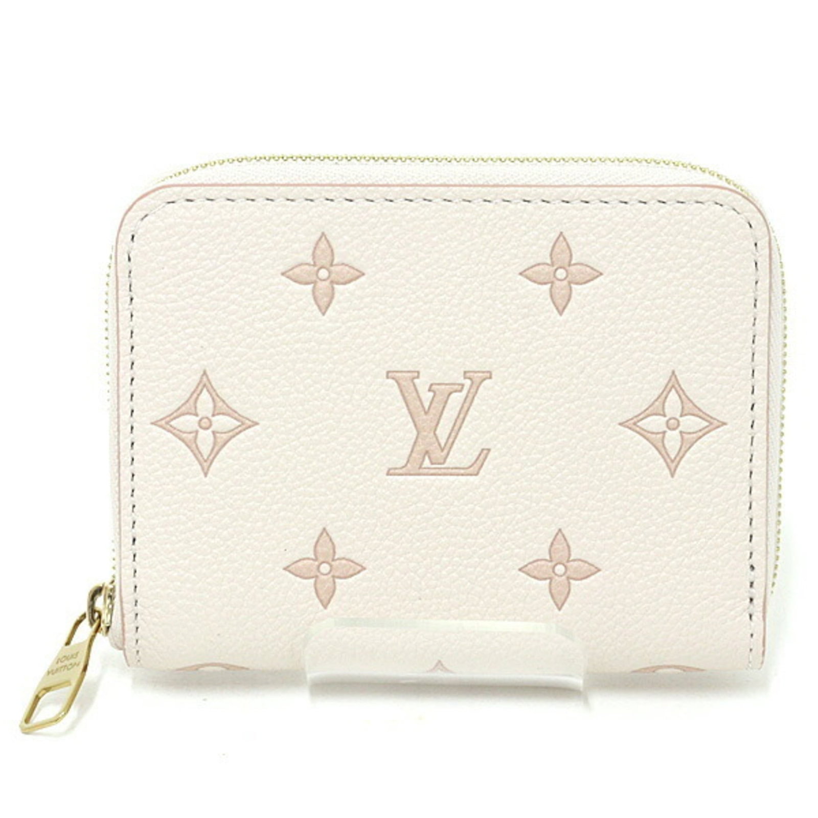 Louis Vuitton Empreinte Purse Coin Case: Louis Vuitton Empreinte Purse Coin Case The Louis Vuitton Empreinte Purse Coin Case boasts its iconic Monogram Empreinte design in beige, adding a touch of timeless elegance to any accessory. Made