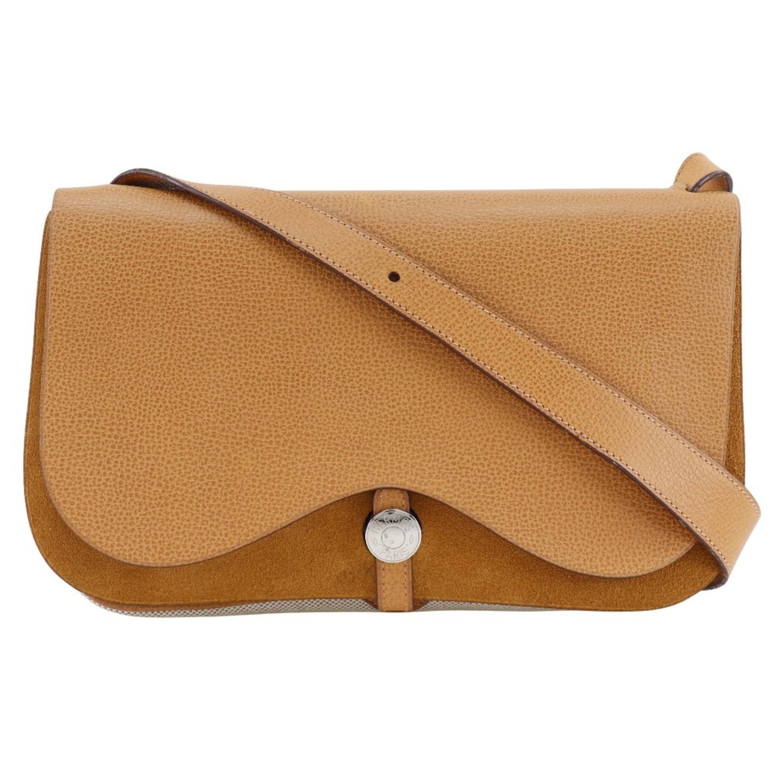 Toile Hermes Bag Shoulder: Toile Hermes Bag Shoulder Toile de Jouy, a classic French design, adorns the brown shoulder bag from Herm?s. Measuring 18cm x 29cm x 7cm, this stylish accessory features a timeless and elegant