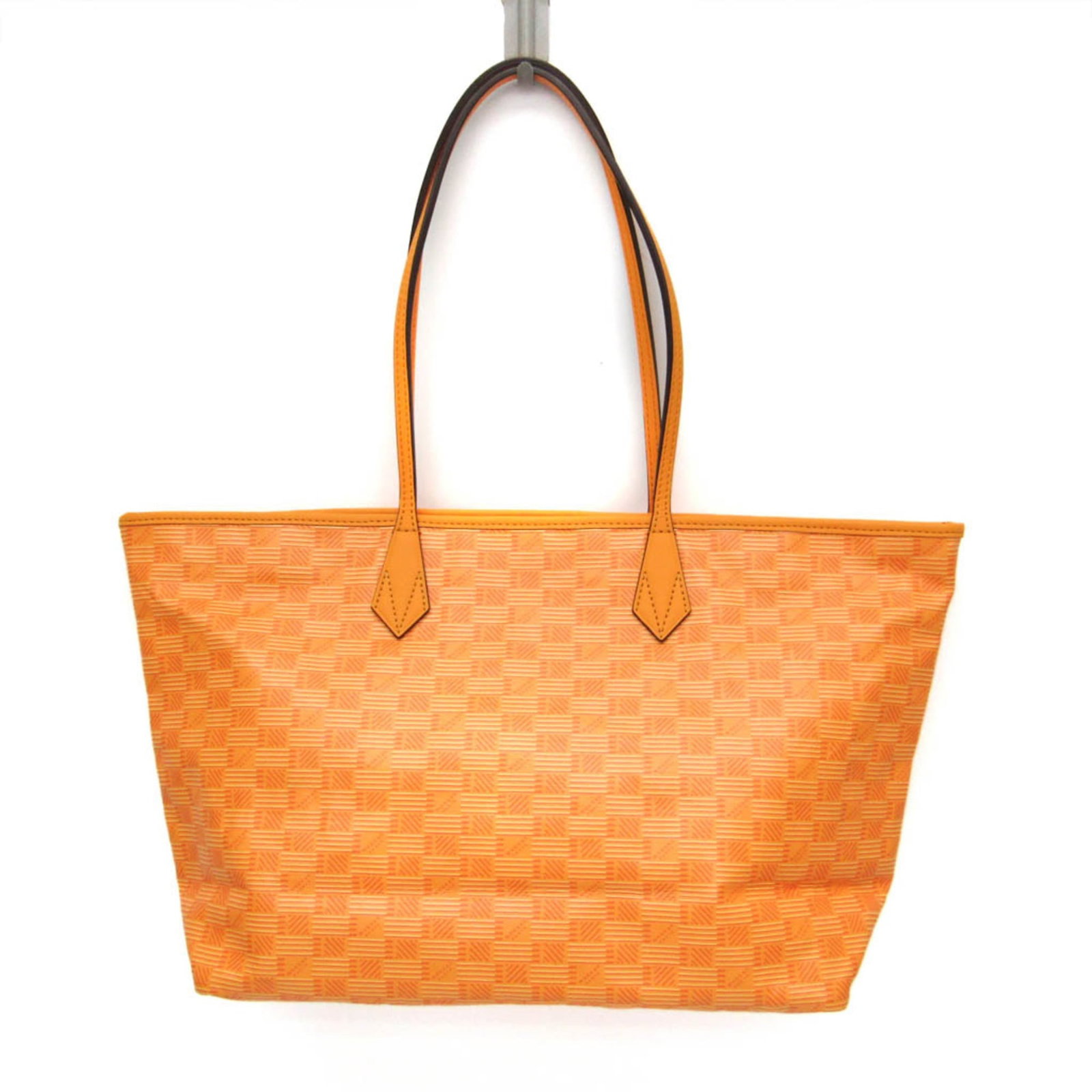 PVC Leather Tote Bag Moreau: PVC Leather Tote Bag Moreau The Moreau PVC Leather Tote Bag SAINT TROPEZ features a unique combination of PVC and leather materials, with a bright yellow color that stands out. A zipper closure and