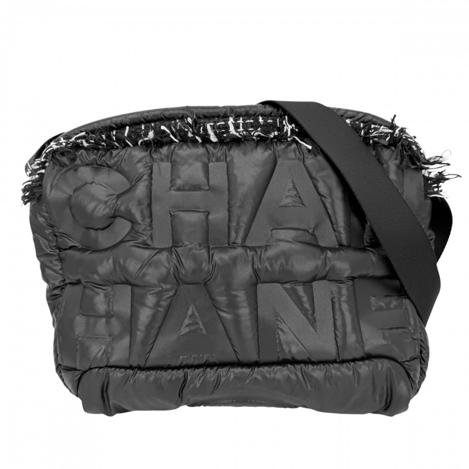 Shoulder bag nylon from Chanel: Shoulder bag nylon from Chanel Nylon from Chanel, a timeless shoulder bag in sleek black. Measuring 27cm x 35cm x 7cm, its compact size belies the style and sophistication it brings to any outfit. Wit