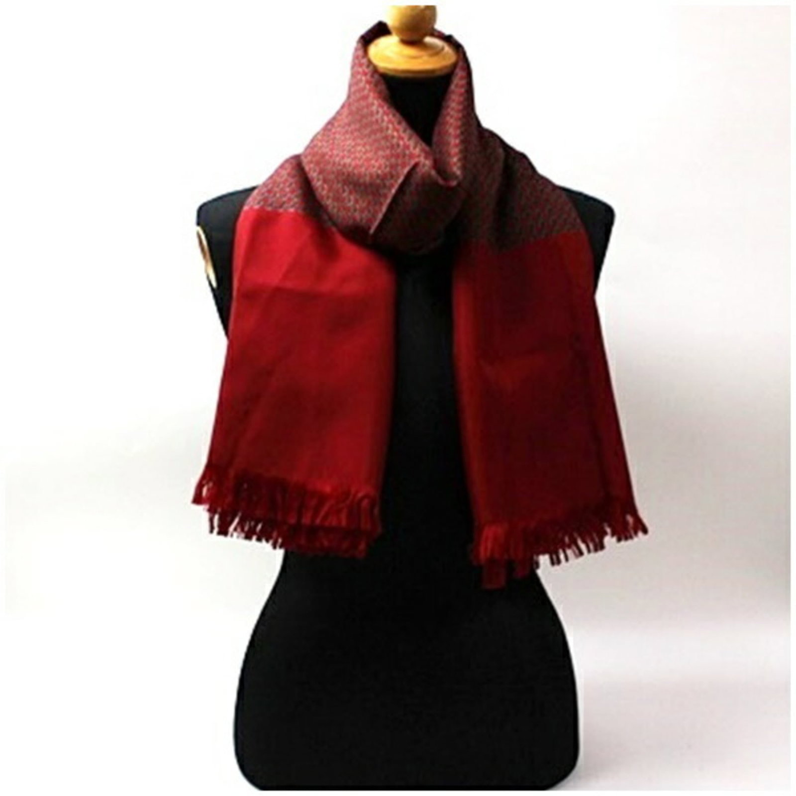 Hermes Stole: Hermes Stole A luxurious Hermes stole made from high-quality materials, measuring 1.44m x 90cm in length and width, offering a stylish and elegant accessory for formal occasions. The stole features a