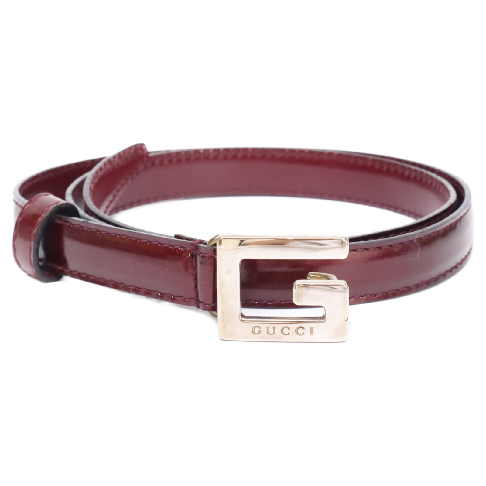 Standard Belt Gucci: Standard Belt Gucci Bordeaux leather standard belt from Gucci, available in lengths ranging from 24.6'' to 26.57''. Made from high-quality materials, this classic design offers a timeless look that su