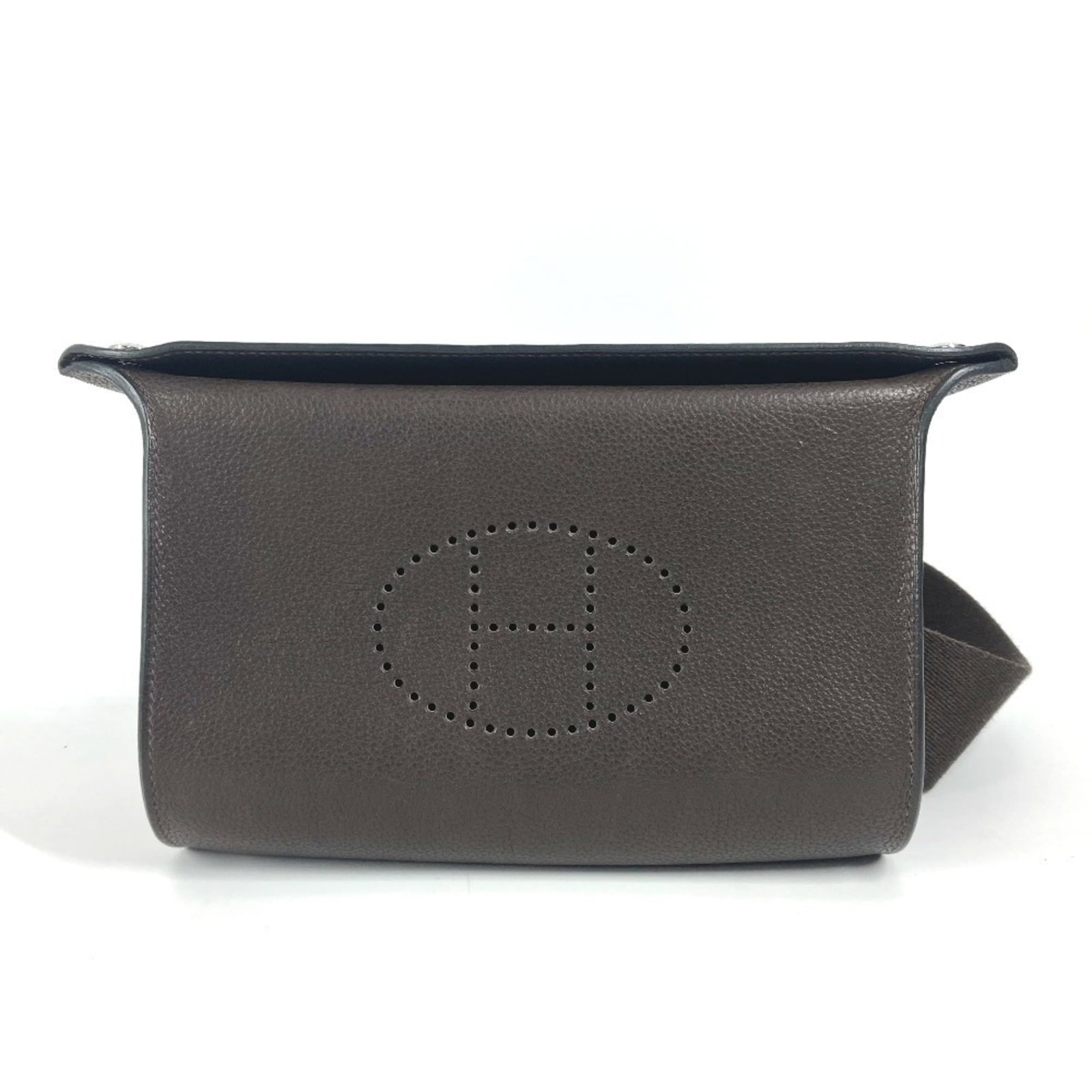 Hermes leather pochette bag shoulder togo: Hermes leather pochette bag shoulder togo Dark brown Togo leather exterior, classic pochette design with shoulder strap for easy carrying. Includes box and dust bag for storage and protection. A timel